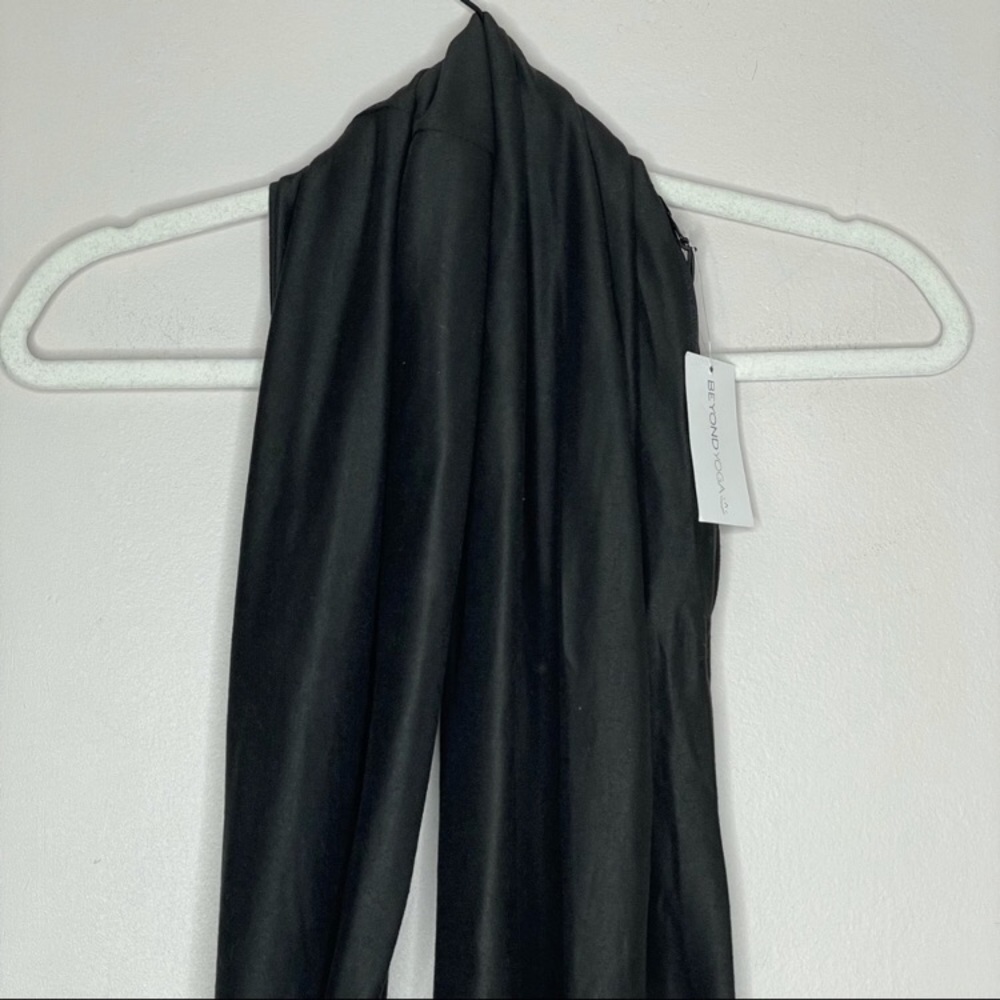 BEYOND YOGA Black Infinity Circle Scarf - Picture 6 of 8